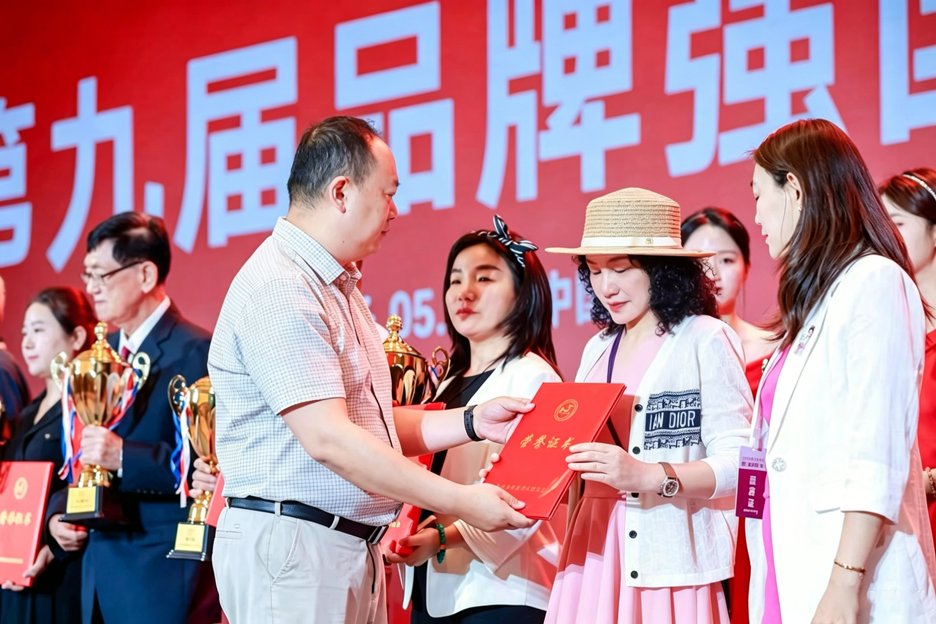 喜报｜匠心筑品牌，荣耀再登顶！弘基医疗斩获双项荣誉